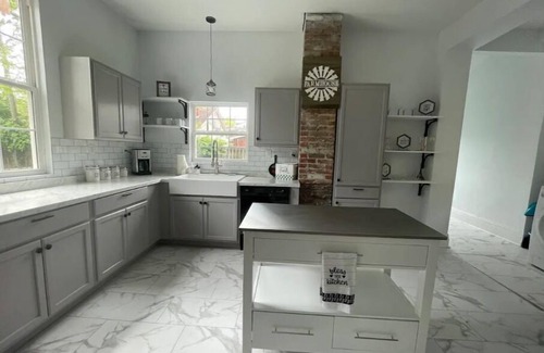 Shelbyville House | Parris on Main - Perfect for downtown Shelbyville, Bourbon Trail, and the Derby