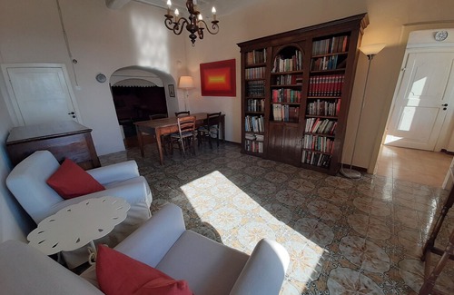 Montecastelli House | Part of a large house in the center of Monte Castelli Pisano