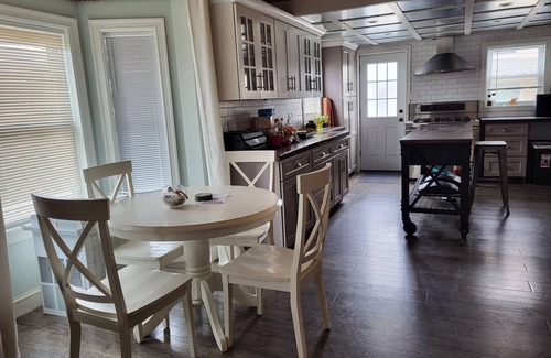 Hampton House | ♡ Party On The Porch! ༺☆༻ Huge Modern Beach House Steps To The Sand and Strip!