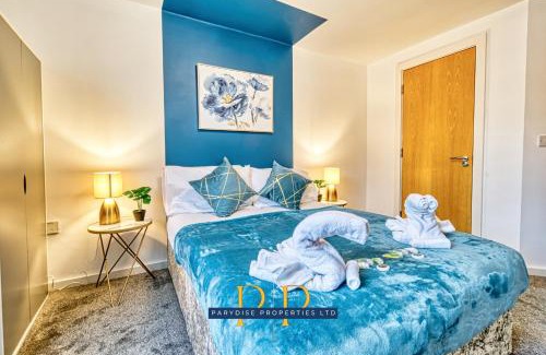 Trafford Apartment | Parydise Properties Presents The Sale Symphony - Stylish 6-Person Stay for Business or Leisure