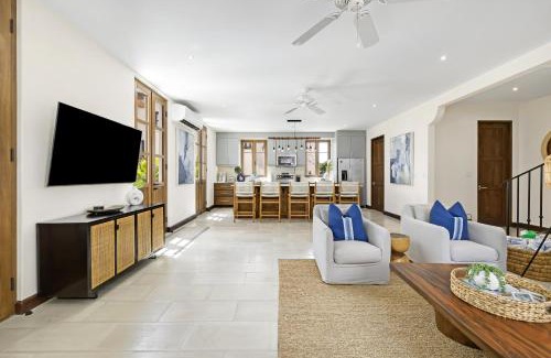 Rio Seco Villa | Paseo Miraflores 8 At Las Catalinas