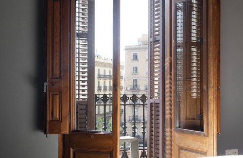 Eixample Apartment | Paso Doble - 2 Bedroom/1 Bathroom Apartment, Next To Plaza Cataluña
