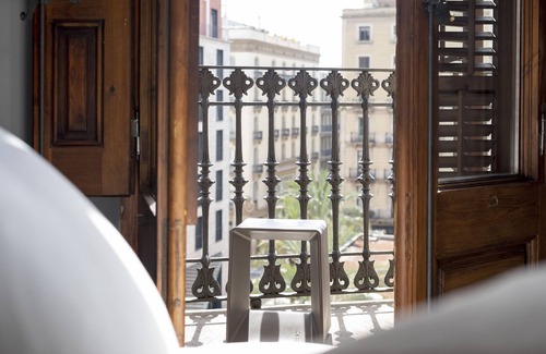 Eixample Apartment | Paso Doble - 2 Bedroom/1 Bathroom Apartment, Next To Plaza Cataluña