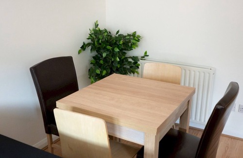 Pollokshields Apartment | Pass the Keys | 2-bedroom Southside Glasgow with Parking