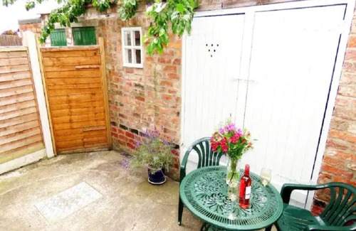 Heworth House | Pass the Keys | 55 Heworth Village · Wonderfully Cosy Family Home in York