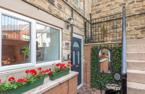 Chapeltown Apartment | Pass the Keys A Hidden Gem - Summer Bliss near Roundhay Park