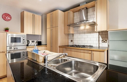 Belfast Central District Apartment | Pass the Keys Amazing City Centre Apt w Balcony Free Parking