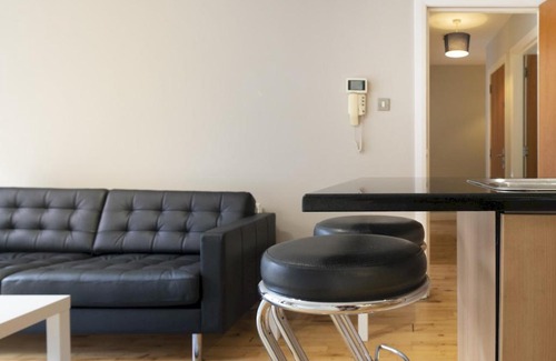 Belfast Central District Apartment | Pass the Keys Amazing City Centre Apt w Balcony Free Parking