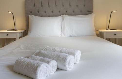 Belfast Central District Apartment | Pass the Keys Amazing City Centre Apt w Balcony Free Parking