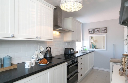 Trearddur Bay Apartment | Pass the Keys | Beautiful 3 bedroom apartment with Pool Access