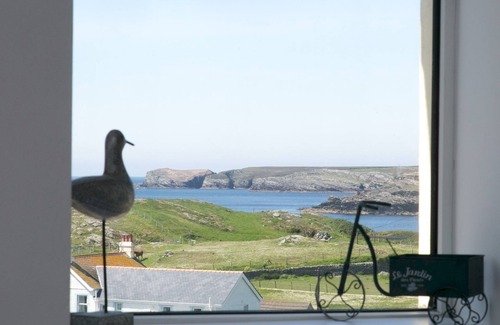 Trearddur Bay Apartment | Pass the Keys | Beautiful 3 bedroom apartment with Pool Access