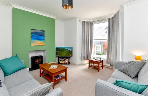 Mumbles House | Pass the Keys Beautifully Renovated Mumbles Home with Parking