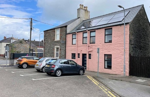 Castle Douglas House | Pass the Keys | Charming & Cosy Traditional Scottish Cottage