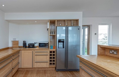 Rhosneigr House | Pass the Keys | Celyn Y Mor Stunning Rhosneigr Family Beach House