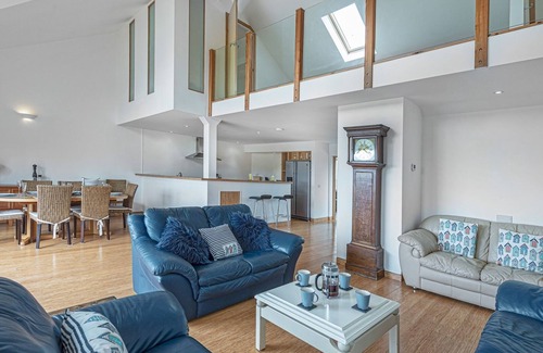 Rhosneigr House | Pass the Keys | Celyn Y Mor Stunning Rhosneigr Family Beach House