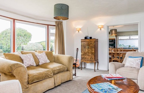 Emsworth House | Pass the Keys | Charming Harbourside Cottage