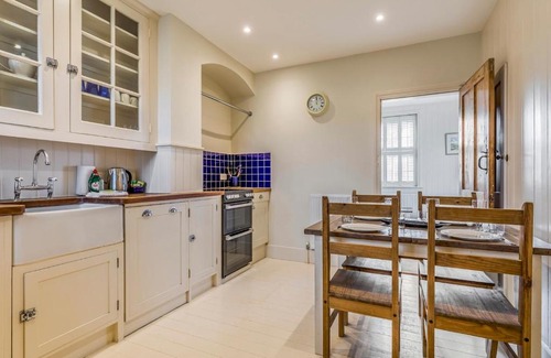 Selsey House | Pass the Keys Charming Old Coastguards Cottage