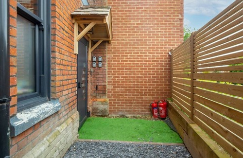 Petham Apartment | Pass the Keys | Church View a Tranquil Space for Two