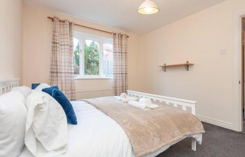 Beeston Apartment | Pass the Keys Cosy Haven next to White Rose Shopping Centre