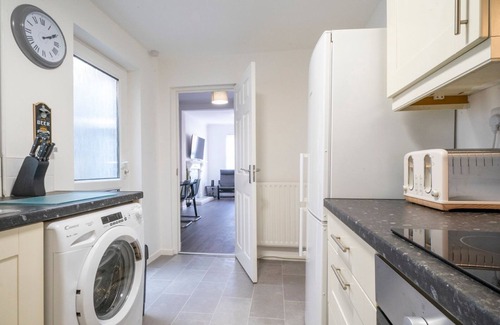 New Lodge House | Pass the Keys | McCracken's Townhouse - 10 Min Walk to City Centre