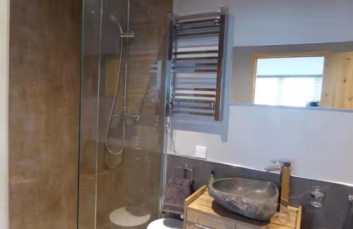 Dungeness Apartment | Pass the Keys Mistral Coastal Cabin - Dungeness sleeps 23