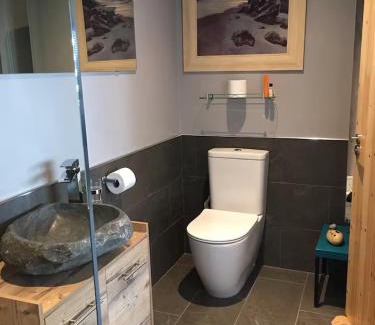 Dungeness Apartment | Pass the Keys Mistral Coastal Cabin - Dungeness sleeps 23