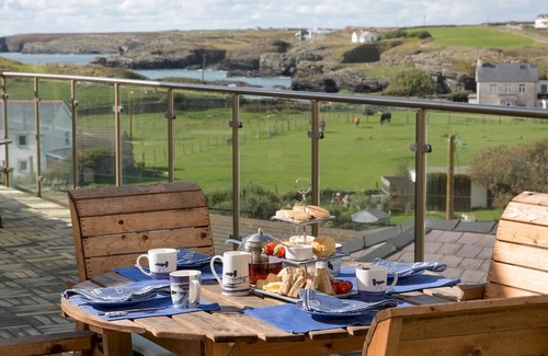 Trearddur Bay Apartment | Pass the Keys | Modern 2 Bedroom Apartment with stunning Sea Views