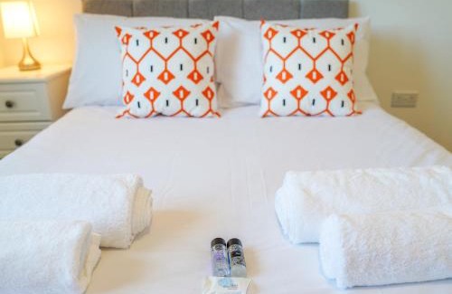 Edwalton House | Pass the Keys Modern 3-Bed Home with Garden & Free Parking