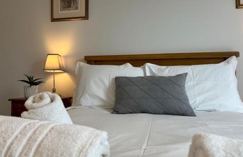 Hartwell Apartment | Pass the Keys Modern Penthouse Style Apartment in Haddenham