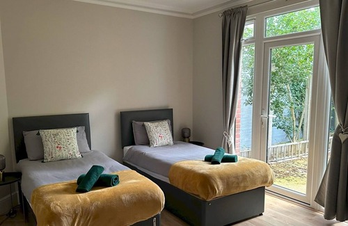 Watford House | Pass the Keys | Modern Spacious 2 Bed Flat in Central Watford