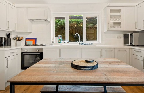 Preston House | Pass the Keys | Newly Refurbished Annex with Parking and Pool