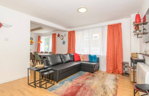 Roundhay Apartment | Pass the Keys | Roundhay Retreat-Family Home next to Roundhay Park