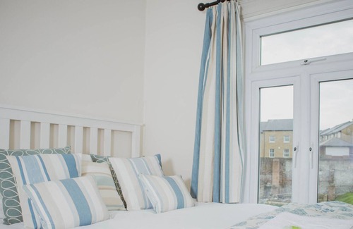 Rochester House | Pass the Keys | Spacious and Cosy House for 8