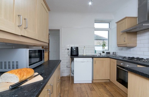 Holyhead House | Pass the Keys | Spacious Property Near to Marina