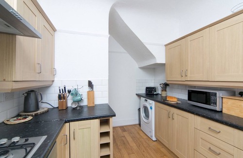 Holyhead House | Pass the Keys | Spacious Property Near to Marina