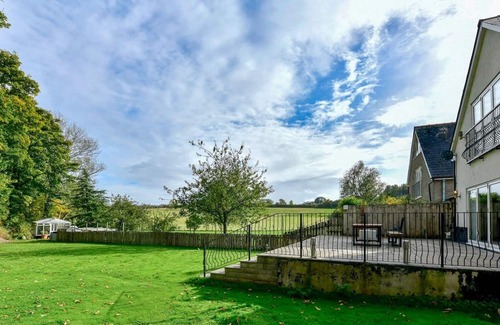 Nantgarw House | Pass the Keys | Spacious 5 bedroom home in beautiful location