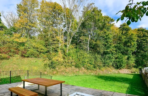 Nantgarw House | Pass the Keys | Spacious 5 bedroom home in beautiful location