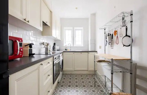 Queen's Gate Apartment | Pass the Keys | Spacious and central 2 bedroom flat in Chelsea