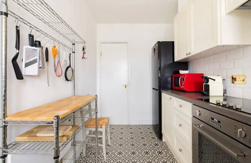 Queen's Gate Apartment | Pass the Keys | Spacious and central 2 bedroom flat in Chelsea