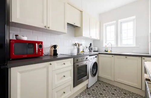 Queen's Gate Apartment | Pass the Keys | Spacious and central 2 bedroom flat in Chelsea