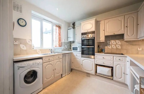 South Camberwell Apartment | Pass the Keys | Spacious 2Bed flat Camberwell London