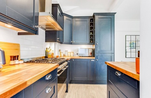 Graveney House | Pass the Keys | Stunning 3BR House with Garden Oasis