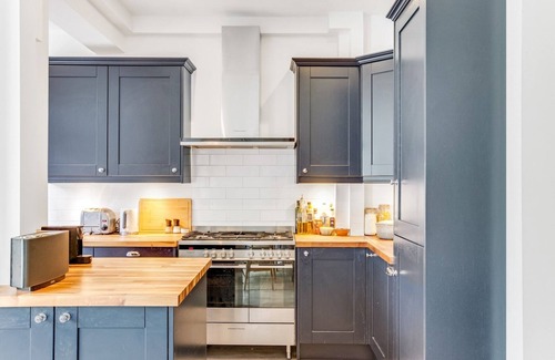 Graveney House | Pass the Keys | Stunning 3BR House with Garden Oasis