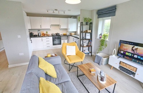 Manchester Apartment | Pass the Keys | Stylish Flat With Parking Close To Coop Arena