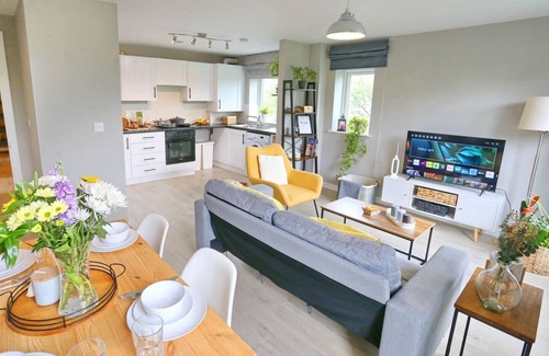 Manchester Apartment | Pass the Keys | Stylish Flat With Parking Close To Coop Arena