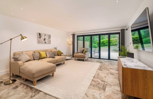 Welwyn Apartment | Pass the Keys | Stylish Modern Spacious 2 bed flat Sleeps 4