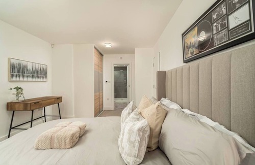 Welwyn Apartment | Pass the Keys | Stylish Modern Spacious 2 bed flat Sleeps 4