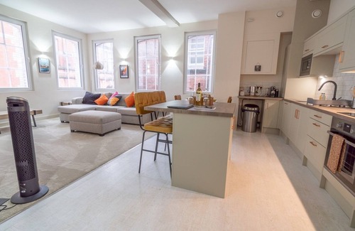 Nottingham City Centre Apartment | Pass the Keys | Super Luxurious 2 bedroom Lace Market Apartment
