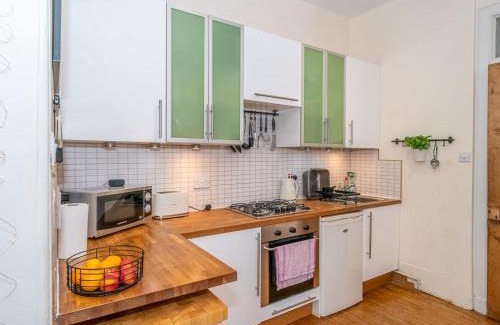 West End Apartment | Pass the Keys Superb 1 Bed Flat in Traditional Victorian Building