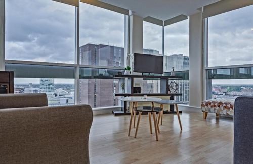 Theatreland Birmingham Apartment | Pass the Keys Top Floor Penthouse 2 Bed Central City View
